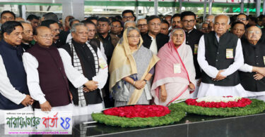 বঙ্গবন্ধুর প্রতিকৃতিতে প্রধানমন্ত্রীর শ্রদ্ধা