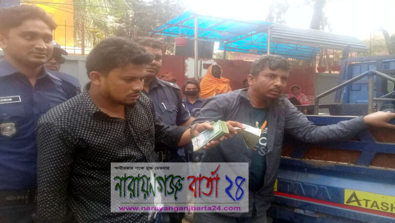 ফতুল্লায় দুই ছিনতাইকারী আটক