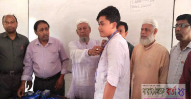 সোনারগাঁয়ে শিক্ষার্থীদের পরিচয়পত্র প্রদান