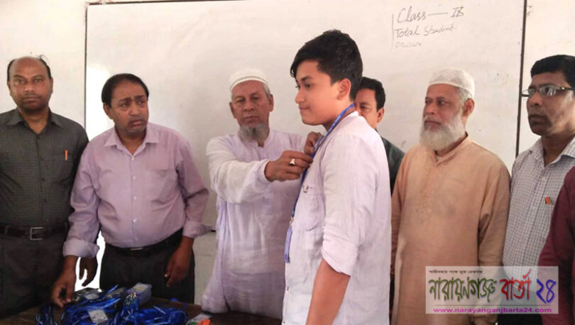 সোনারগাঁয়ে শিক্ষার্থীদের পরিচয়পত্র প্রদান