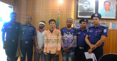 চলন্ত বা‌সে তরু‌নি‌কে ধর্ষণের চেষ্টায় কারাগা‌রে চালকসহ ৩ জন