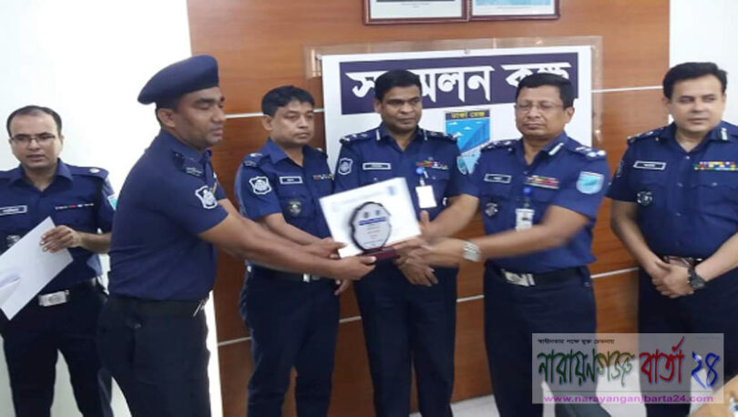 ঢাকা বিভাগের শ্রেষ্ঠ এসআই আজাদ