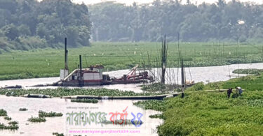 সোনারগাঁয়ে অলিপুরা সেতুর নিচে অবৈধ বালু উত্তোলণের মহোৎসব