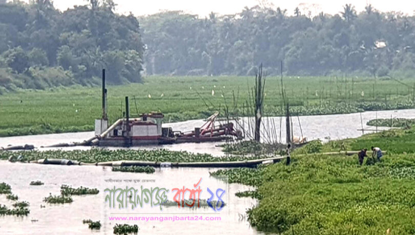 সোনারগাঁয়ে অলিপুরা সেতুর নিচে অবৈধ বালু উত্তোলণের মহোৎসব