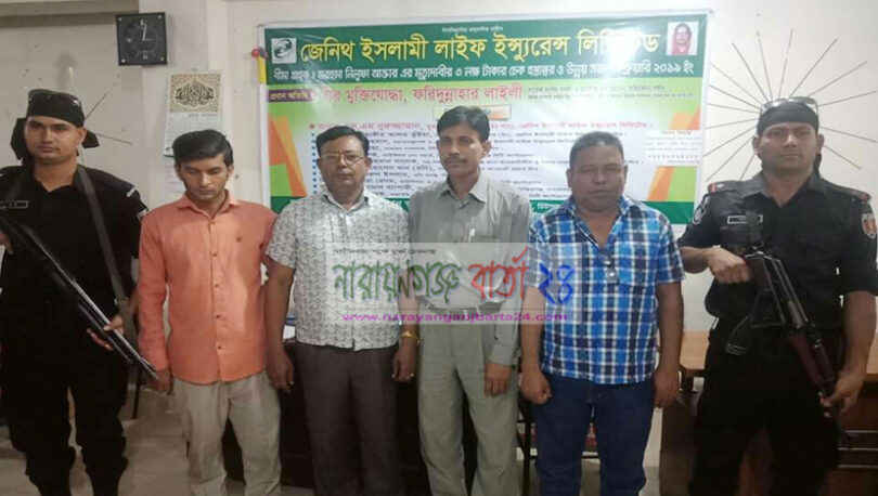 সিদ্ধিরগঞ্জে চাকুরীর প্রলোভন দেখিয়ে প্রতারণা, গ্রেফতার-৪