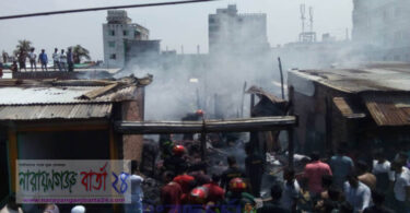 ফতুল্লায় তুলার দোকানসহ রিকশার গ্যারেজে আগুন