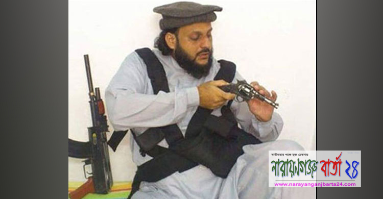 হেলিকপ্টার হুজুরের ভাইয়ের ‘জঙ্গি স্টাইলে’ ছবি নিয়ে তোলপার