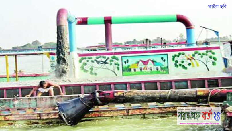 মেঘনায় অবৈধভাবে বালু উত্তলন, ড্রেজারসহ গ্রেফতার-৭