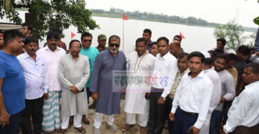 লাঙ্গলবন্দে স্নান ঘাট পরিদর্শনে এমপি সেলিম ওসমান