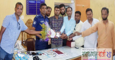 মতলব উত্তর ওসিকে প্রেসক্লাবের নবগঠিত কমিটির ফুলেল শুভেচ্ছা