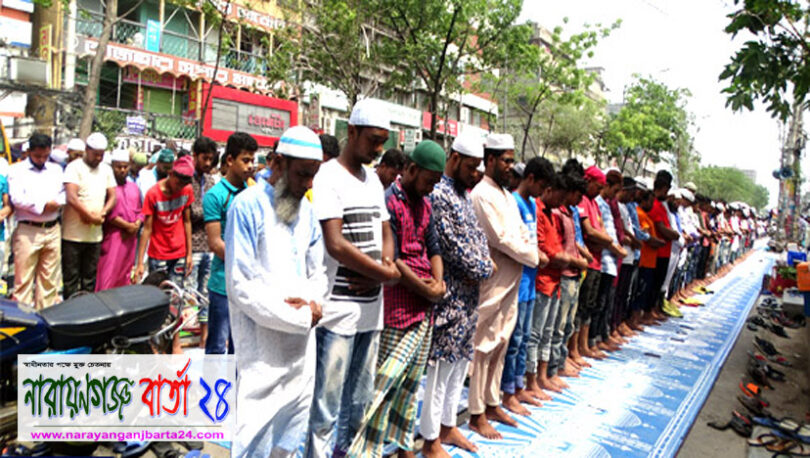রোজার প্রথম জুমায় মুসল্লিদের ঢল