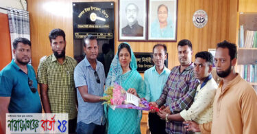 মতলব উত্তর ইউএনওকে প্রেসক্লাবের নবগঠিত কমিটির ফুলেল শুভেচ্ছা