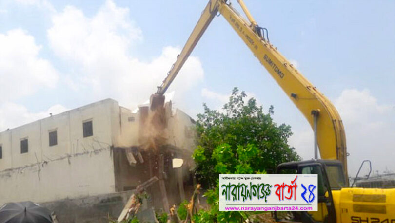 ফতুল্লায় বুড়িগঙ্গার তীরে অবৈধ স্থাপনা গুড়িয়ে দিলো বিআইডব্লিউটিএ