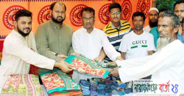 মতলব উত্তরে আহসান গ্রুপের যাকাতের শাড়ি লুঙ্গি বিতরণ