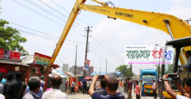 ফতুল্লায় বুড়িগঙ্গার তীরে অর্ধশতাধিক অবৈধ স্থাপনা উচ্ছেদ