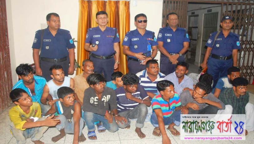 পুলিশের বিশেষ অভিযানে শহরে ১৫ ছিনতাইকারী আটক