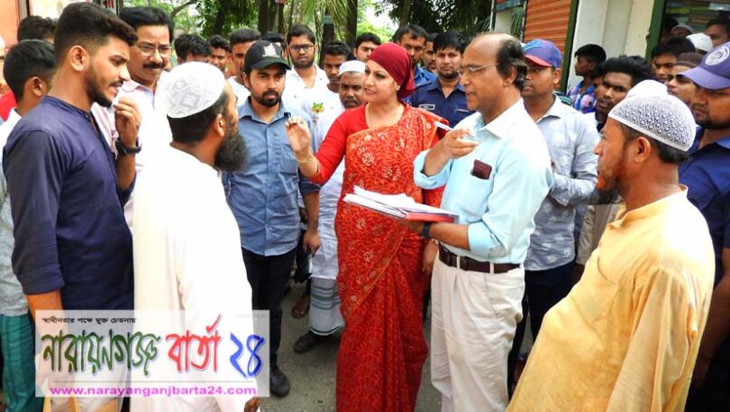 রূপগঞ্জে চালে প্লাষ্টিকের বস্তা ব্যবহার করায় ৪ প্রতিষ্ঠানকে জরিমানা