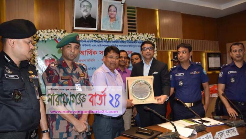 না.গঞ্জে নির্বাচনে দায়িত্ব পালনকালে হতাহতদের অনুদান প্রদান