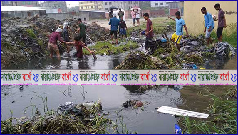 জলাবদ্ধতা নিরসনে নেমে পড়ল এলাকাবাসী