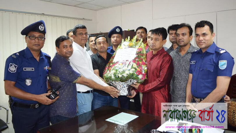 জেলা পুলিশের পক্ষ থেকে এসপি হারুনকে শুভেচ্ছা