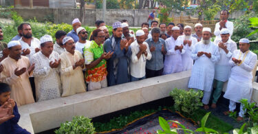 নাসিম ওসমানের কবর জিয়ারত করে সিটি বন্ধন পরিবহন লি. নব কমিটির যাত্রা