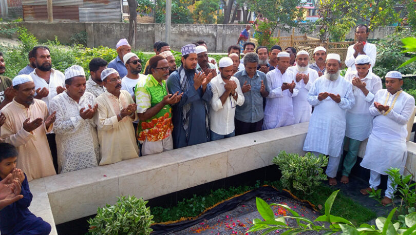 নাসিম ওসমানের কবর জিয়ারত করে সিটি বন্ধন পরিবহন লি. নব কমিটির যাত্রা