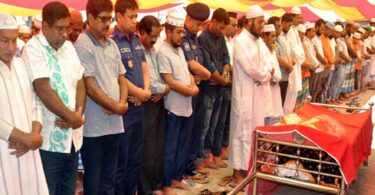 যুগের চিন্তার সম্পাদক মোরছালীন বাবলার মায়ের দাফন সম্পন্ন