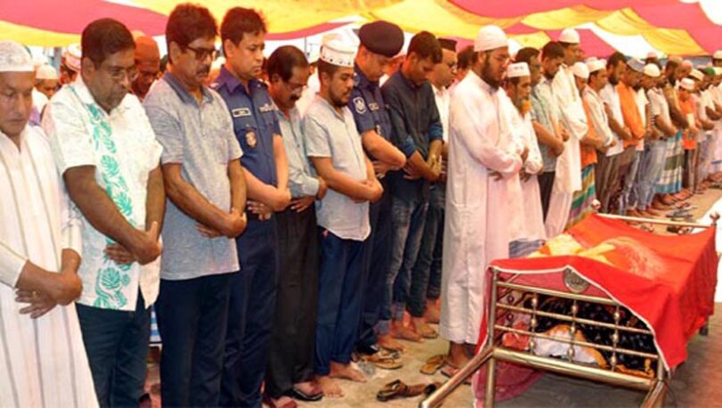 যুগের চিন্তার সম্পাদক মোরছালীন বাবলার মায়ের দাফন সম্পন্ন