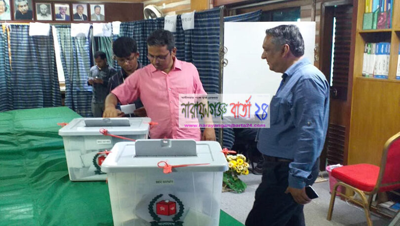 ইয়ার্ন মার্চেন্ট অ্যাসোসিয়েশনের নির্বাচনের ভোটগ্রহণ চলছে