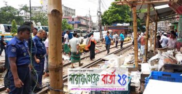 নগরীতে ফুটপাত ও রেললাইনের পাশে অবৈধ দোকান উচ্ছেদ