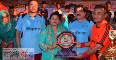 দর্শক মাতিয়ে এমপি খোকা ও এসপি হারুন একাদশের খেলা অনুষ্ঠিত