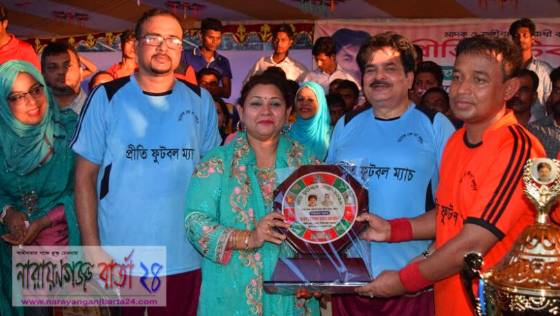 দর্শক মাতিয়ে এমপি খোকা ও এসপি হারুন একাদশের খেলা অনুষ্ঠিত