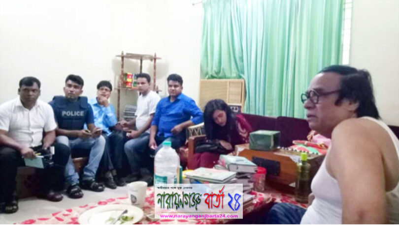 সোনারগাঁ যাদুঘরের সাবেক পরিচালক নারীসহ আটক