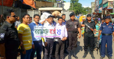 দিগুবাবুর বাজারে পলিথিন জব্দ, লক্ষাধিক টাকা জরিমানা