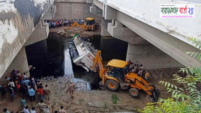 ফ্লাইওভার থেকে ছিটকে পড়ল বাস, নিহত ২৯