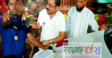 তথ্য সংগ্রহকালে সাংবাদিকের সাথে পুলিশের রুঢ় আচরণ !