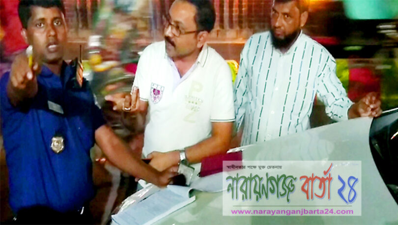 তথ্য সংগ্রহকালে সাংবাদিকের সাথে পুলিশের রুঢ় আচরণ !
