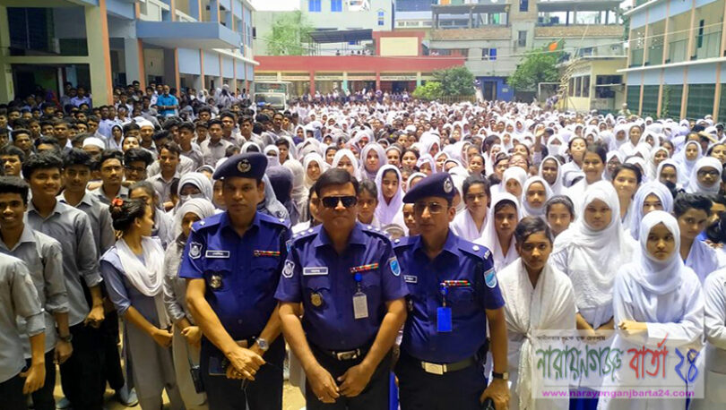গুজবে কান না দিতে সিদ্ধিরগঞ্জের ৬টি বিদ্যালয়ে পুলিশের প্রচারনা