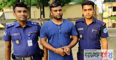 সোনারগাঁয়ে মাদকাসক্ত সন্তানকে পুলিশে সোপর্দ করলেন মা