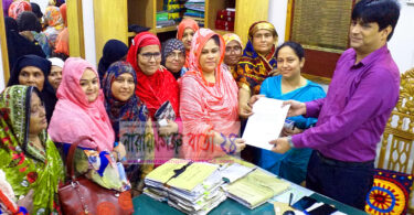 ফতুল্লায় হাট বসাতে ভাইস চেয়ারম্যান ফাতেমা মনিরের স্মারকলিপি