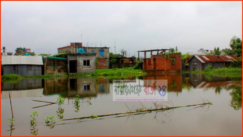 পানিতে বসবাস করছে রূপগঞ্জের কয়েকটি গ্রামবাসী