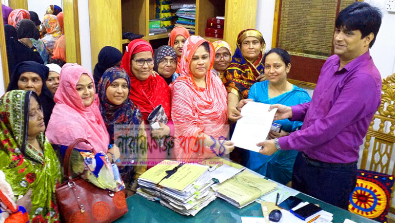ফতুল্লায় হাট বসাতে ভাইস চেয়ারম্যান ফাতেমা মনিরের স্মারকলিপি