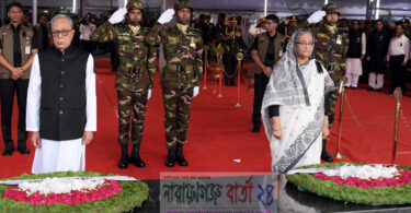 বঙ্গবন্ধুর প্রতিকৃতিতে রাষ্ট্রপতি ও প্রধানমন্ত্রীর শ্রদ্ধা