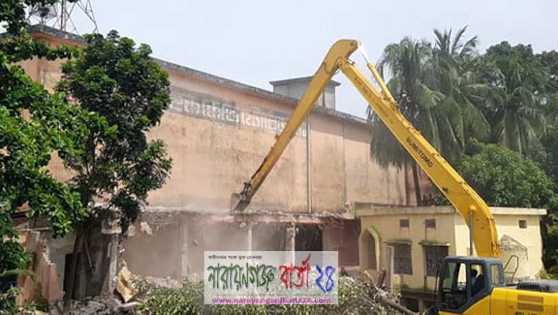 শীতলক্ষ্যার তীরে কোল্ড স্টোরেজসহ গুঁড়িয়ে দেয়া হলো অবৈধ স্থাপনা