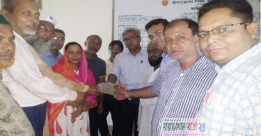 বন্দরে প্রয়াত সহকারী শিক্ষক রাশেদুলের পরিবারকে অনুদান প্রদান