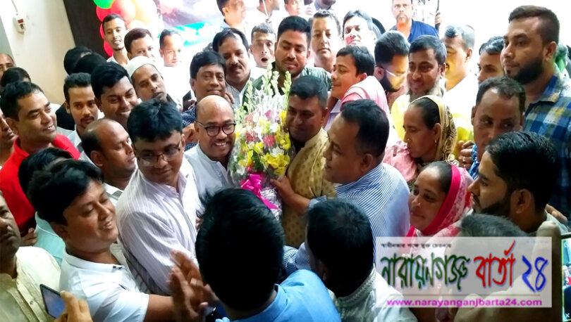 কাঞ্চন পৌরসভার মেয়র রফিকুল ইসলামের দায়িত্ব গ্রহন