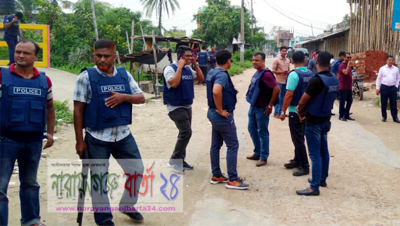 ফতুল্লায় জঙ্গী আস্তানা সন্দেহে দুইটি বাড়ি ঘিরে রেখেছে পুলিশ