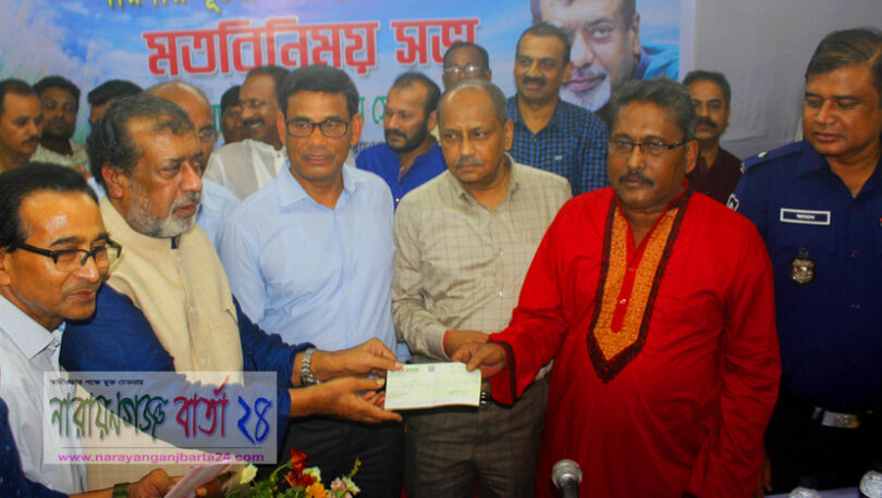 দূর্গাৎসব উপলক্ষে সেলিম ওসমানের ২০ লাখ টাকা আর্থিক সহযোগীতা