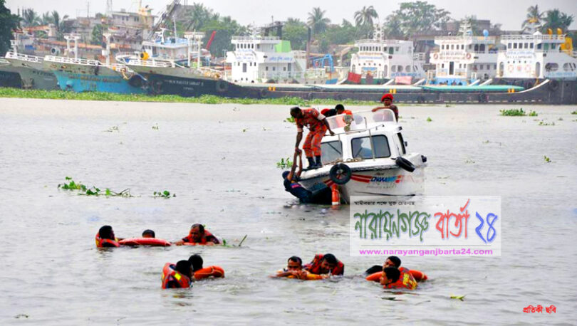 শীতলক্ষ্যায় বাল্ক হেডের ধাক্কায় নৌকা ডুবি, শিশুসহ আহত-৫