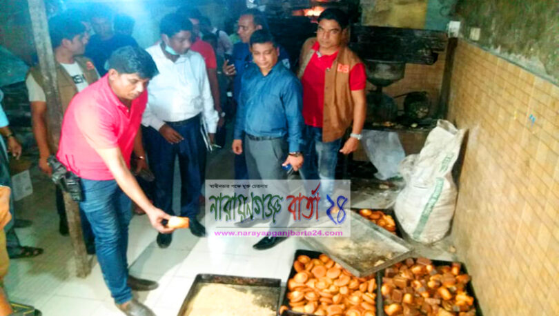 বেকারীতে ডিবির অভিযান, ভ্রাম্যমান আদালতের জরিমানা ও কারাদন্ড-১